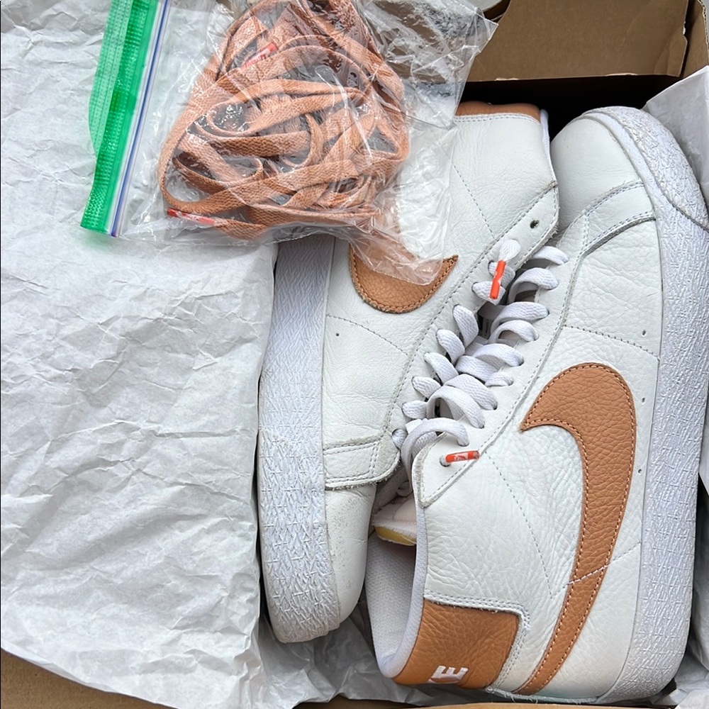 Nike SB Zoom Blazer Mid ISO Sneakers - Picture 3 of 3